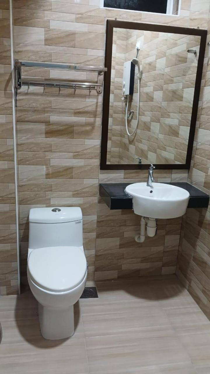 Weng Kong Homestay Slim River Exteriör bild