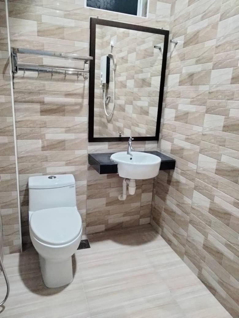 Weng Kong Homestay Slim River Exteriör bild